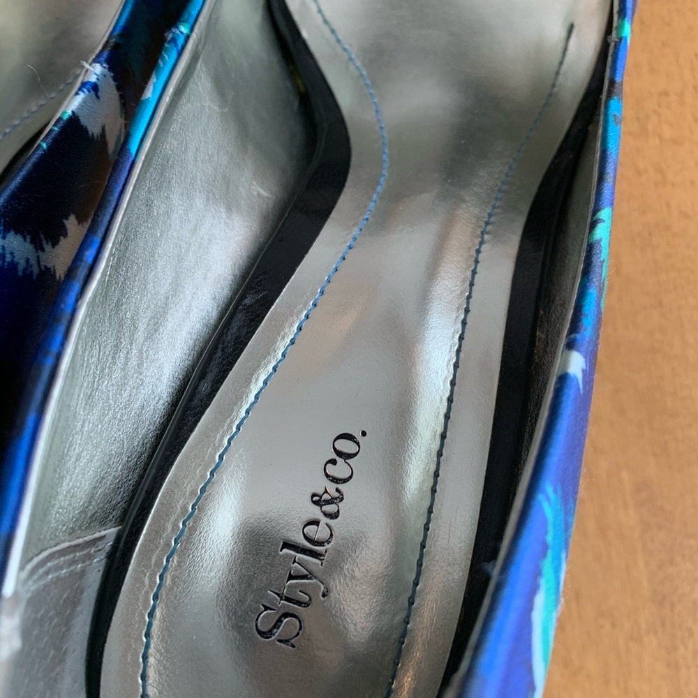 LOVELY 💙💚 Style & Co. Blue/Green/White Abstract Satin High Heels/Pumps 6-6.5! - Picture 12 of 16